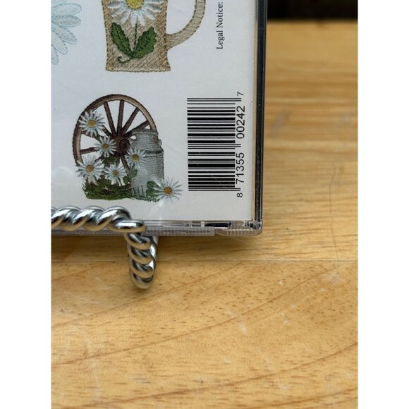 Dakota Collectibles Daisies Embroidery Design Collection CD-ROM 20 Designs 4x4 - Picture 3 of 4